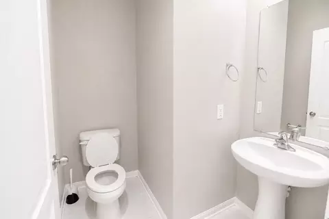 Bath - 9427 Ruby Mist Dr, Rosharon, TX 77583 photo 1 of 2
