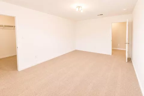 Bedroom - 9427 Ruby Mist Dr, Rosharon, TX 77583 photo 4 of 7