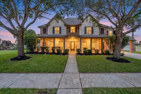 1618 Stoney Lake Dr, Friendswood, TX 77546