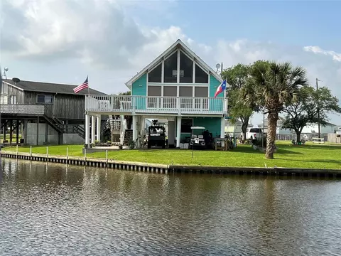 7 Flounder Cir, Freeport, TX 77541
