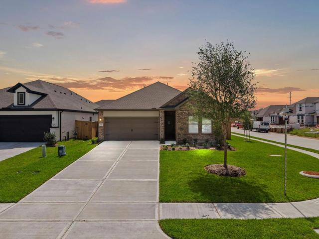 3502 Atlas Point Ln, Angleton, TX 77515