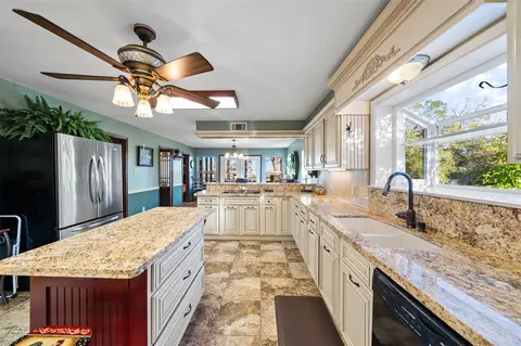 Kitchen - 25948 Nelson Rd, Hempstead, TX 77445 photo 5 of 5