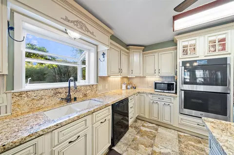 Kitchen - 25948 Nelson Rd, Hempstead, TX 77445 photo 2 of 5