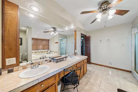 Bath - 25948 Nelson Rd, Hempstead, TX 77445 photo 3 of 4