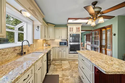 Kitchen - 25948 Nelson Rd, Hempstead, TX 77445 photo 3 of 5