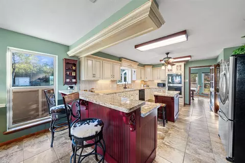 Kitchen - 25948 Nelson Rd, Hempstead, TX 77445 photo 4 of 5