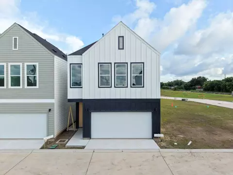 4011 Buffalo Moon Dr, Houston, TX 77045