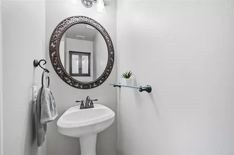 Bath - 71 Summerhaze Cir, Spring, TX 77382 photo 1 of 4