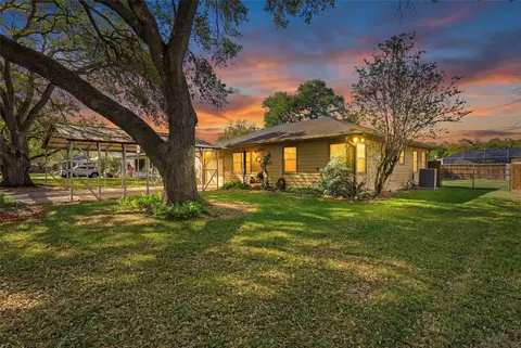 2501 Marguerite St, Bay City, TX 77414