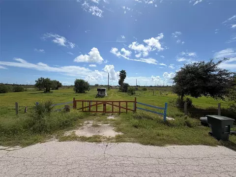 12123 Ostermeyer Rd, Galveston, TX 77554