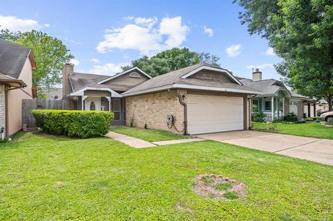 8622 Rose Garden Dr, Houston, TX 77083 | 32 Photos | MLS #72635692 - Movoto