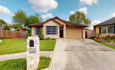 10835 Cayman Mist Dr, Houston, TX 77075