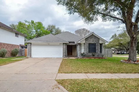2902 Silent Dr, Sugar Land, TX 77498