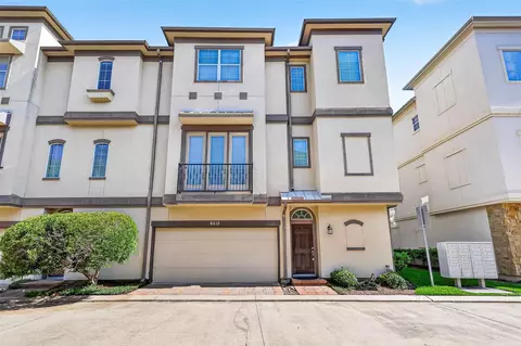 8810 Lakeshore Bend Dr, Houston, TX 77080