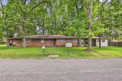 409 E Linney St, Dayton, TX 77535