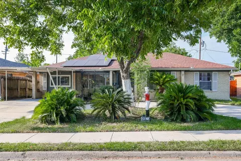 266 W Riverwood Dr, Houston, TX 77076
