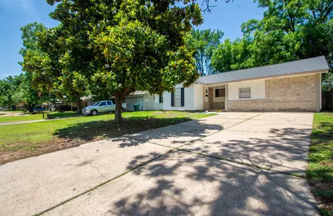 1216 Glenmore Dr, Pasadena, TX 77503