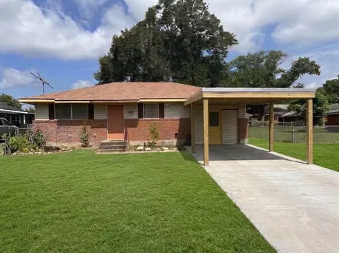 432 N Holland St, Bellville, TX 77418