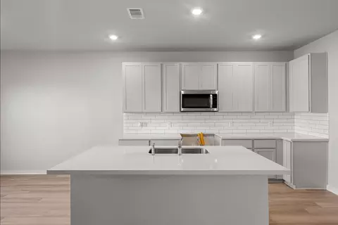 Kitchen - 2910 Wind Cave Ln, Rosharon, TX 77583 photo 2 of 4