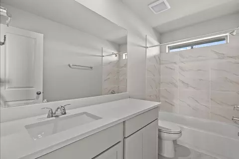 Bath - 2910 Wind Cave Ln, Rosharon, TX 77583 photo 1 of 1