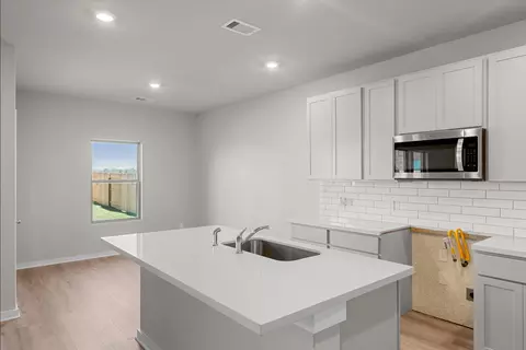 Kitchen - 2910 Wind Cave Ln, Rosharon, TX 77583 photo 4 of 4