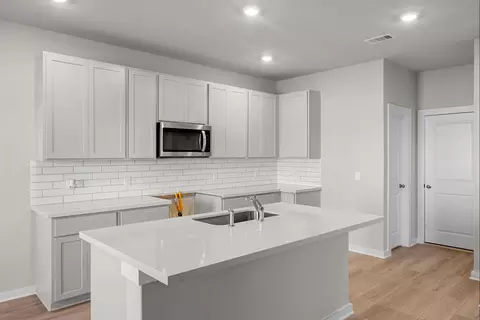 Kitchen - 2910 Wind Cave Ln, Rosharon, TX 77583 photo 3 of 4