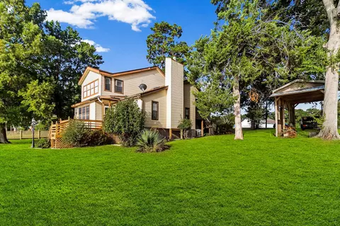 Exterior - 554 Harbor Dr, Onalaska, TX 77360 photo 7 of 12