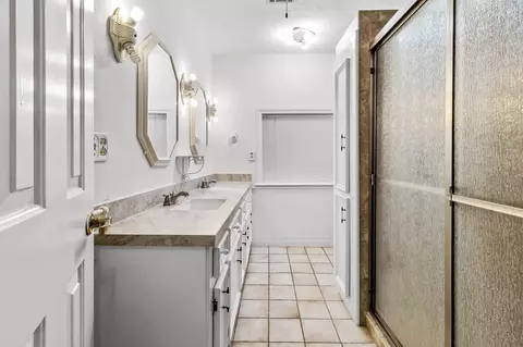 Bath - 554 Harbor Dr, Onalaska, TX 77360 photo 2 of 3