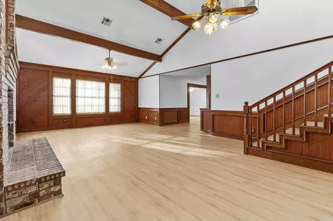 Living - 554 Harbor Dr, Onalaska, TX 77360 photo 4 of 8