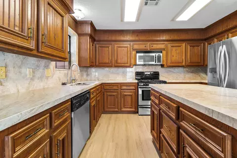 Kitchen - 554 Harbor Dr, Onalaska, TX 77360 photo 4 of 4
