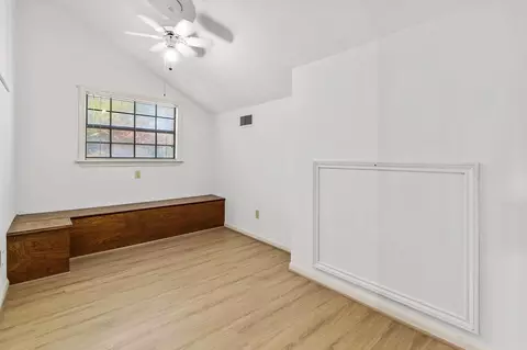 Bedroom - 554 Harbor Dr, Onalaska, TX 77360 photo 3 of 3