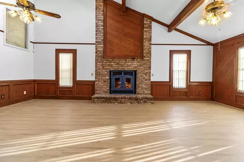Living - 554 Harbor Dr, Onalaska, TX 77360 photo 3 of 8