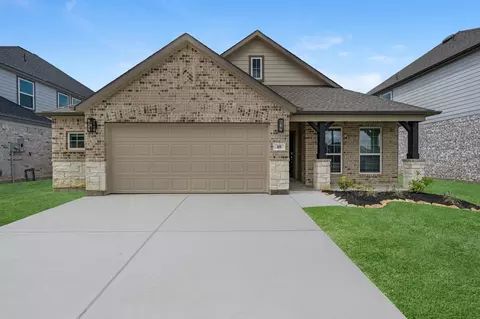 69 Shining Point Dr, Waller, TX 77484
