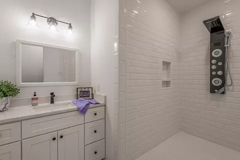 Bath - 97 Oakridge S, Trinity, TX 75862 photo 4 of 5