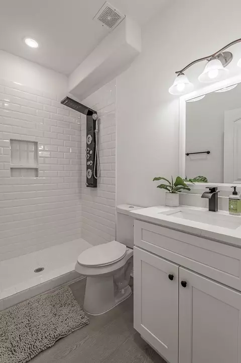 Bath - 97 Oakridge S, Trinity, TX 75862 photo 1 of 5