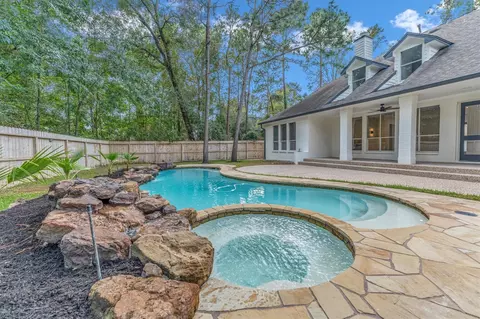 30 E Wedgemere Cir, The Woodlands, TX 77381