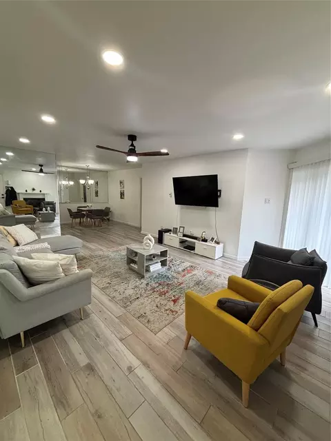 9700 Leawood Blvd #1103, Houston, TX 77099