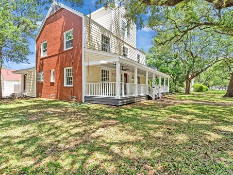 230 9th Ave, Texas City, TX 77590