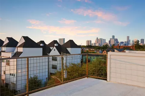 4625 Chartres St, Houston, TX 77004