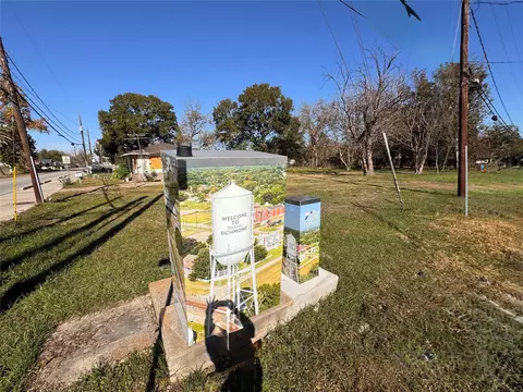 206 Collins Rd, Richmond, TX 77469