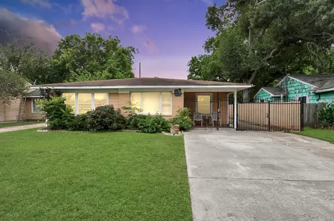 8043 Wier Dr, Houston, TX 77017