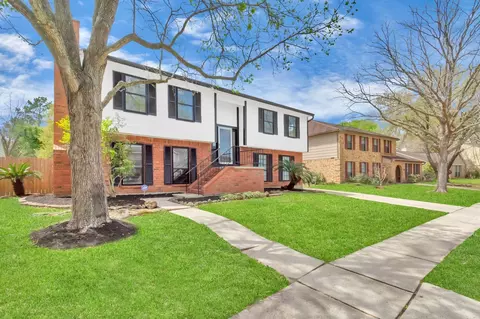 15819 Maple Manor Dr, Houston, TX 77095