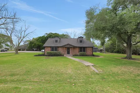 5133 Riverview Dr, Alvin, TX 77511