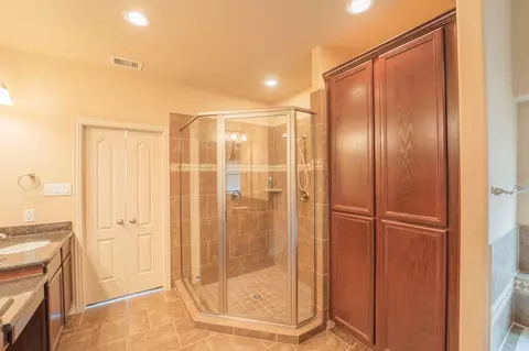 Bath - 7218 Kerrigan Ct, Spring, TX 77379 photo 3 of 8