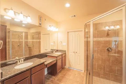 Bath - 7218 Kerrigan Ct, Spring, TX 77379 photo 2 of 8