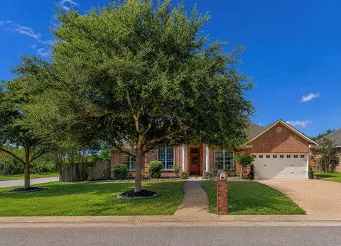 2401 Newark Cir, College Station, TX 77845