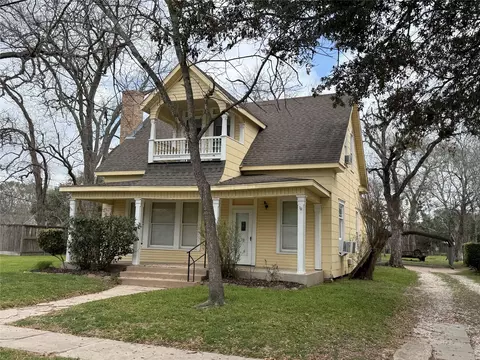208 E State St, Eagle Lake, TX 77434