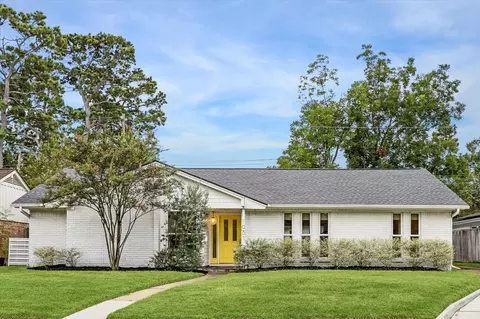 1031 Chamboard Ln, Houston, TX 77018