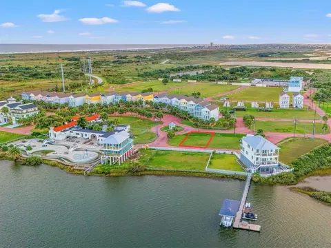 3526 Hudson Ct, Galveston, TX 77554