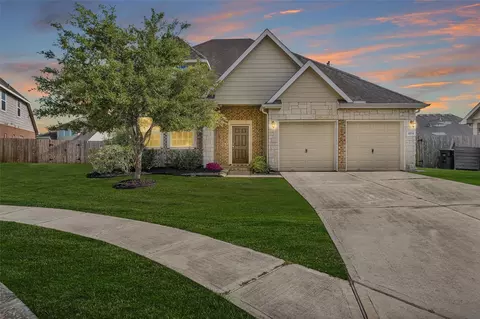 4704 Bella Ct, Alvin, TX 77511